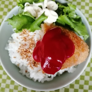 コロッケとレタスのふりかけご飯